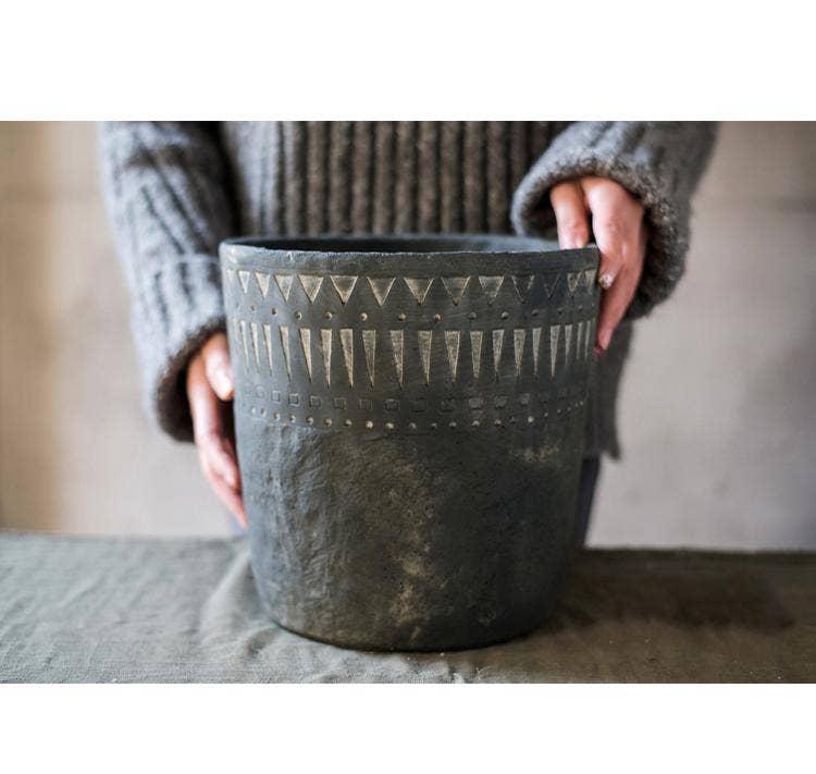 Rustic Reach - Wholesale Plant Pot - Black Pottery Cement Planter6