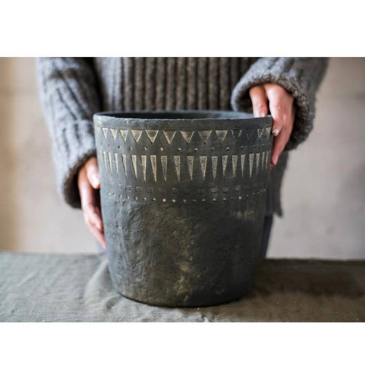 Rustic Reach - Wholesale Plant Pot - Black Pottery Cement Planter6