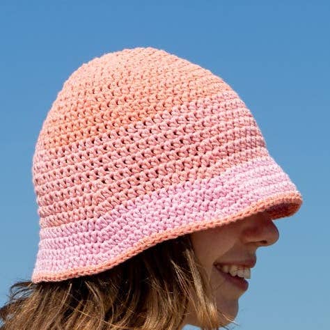 Cappello estivo all'uncinetto fai-da-te Nice Ice Pink per la vendita all'ingrosso da parte di Hoooked Yarns
