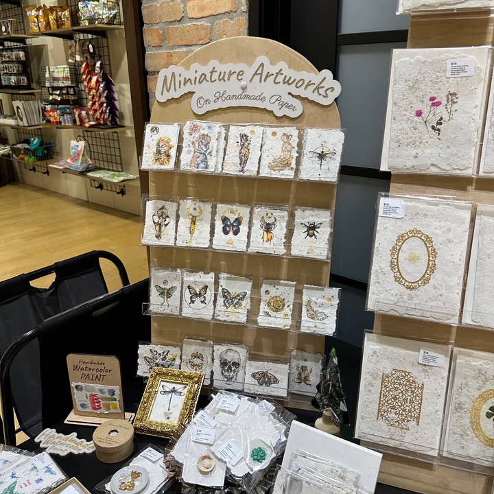 Alexa K - Wholesale Retailer Display - Paper & Novelty - Miniature Artwork Display for ACEO 2.5''x3.5'' Artworks2