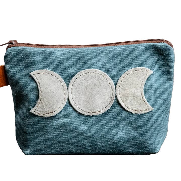 Leren Applicatie | Handgemaakte Gewaxte Canvas Rits Tas | Luna voor wholesale door In Blue Handmade