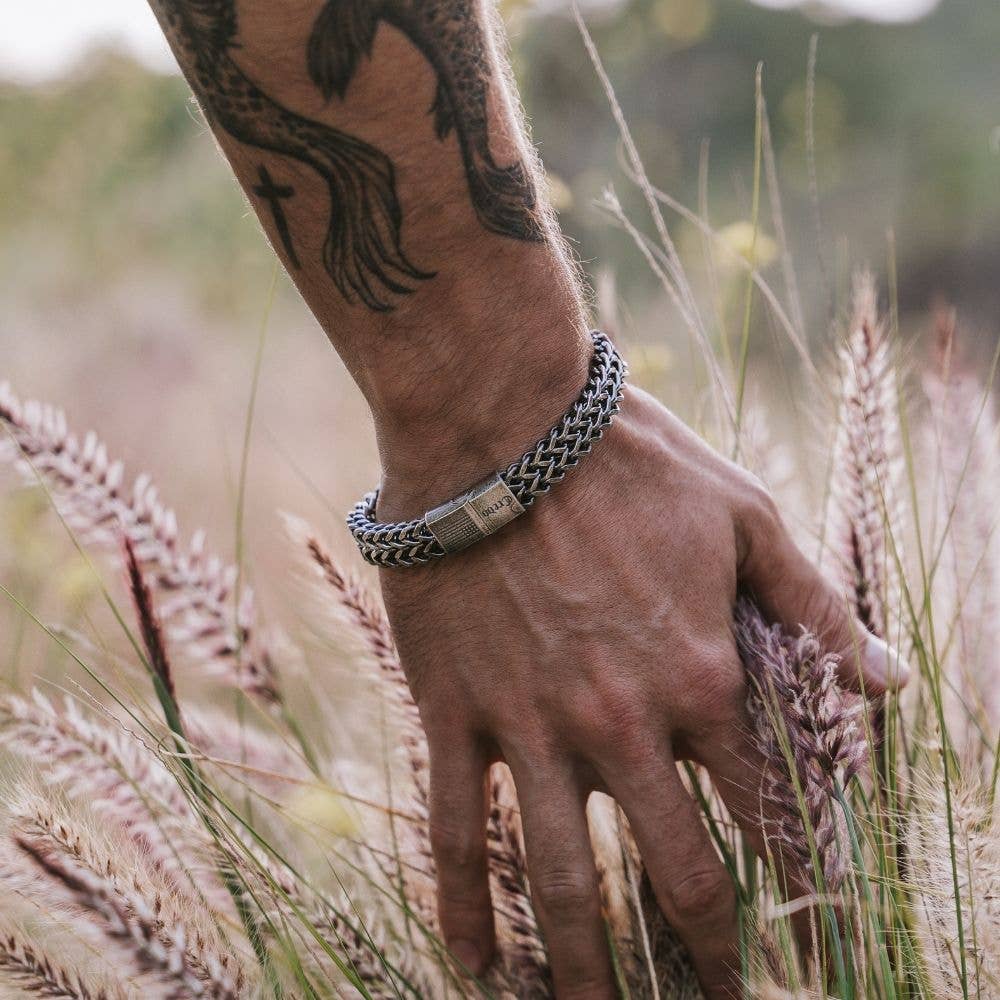 The Hero Company - Vendita all'ingrosso Bracciali a catena e a maglie - Braccialetto The Hero Company- Knight's Creed BELIEVE Credo: aiuta ad abbinare veterani con cani di servizio o da rifugio - Faire15