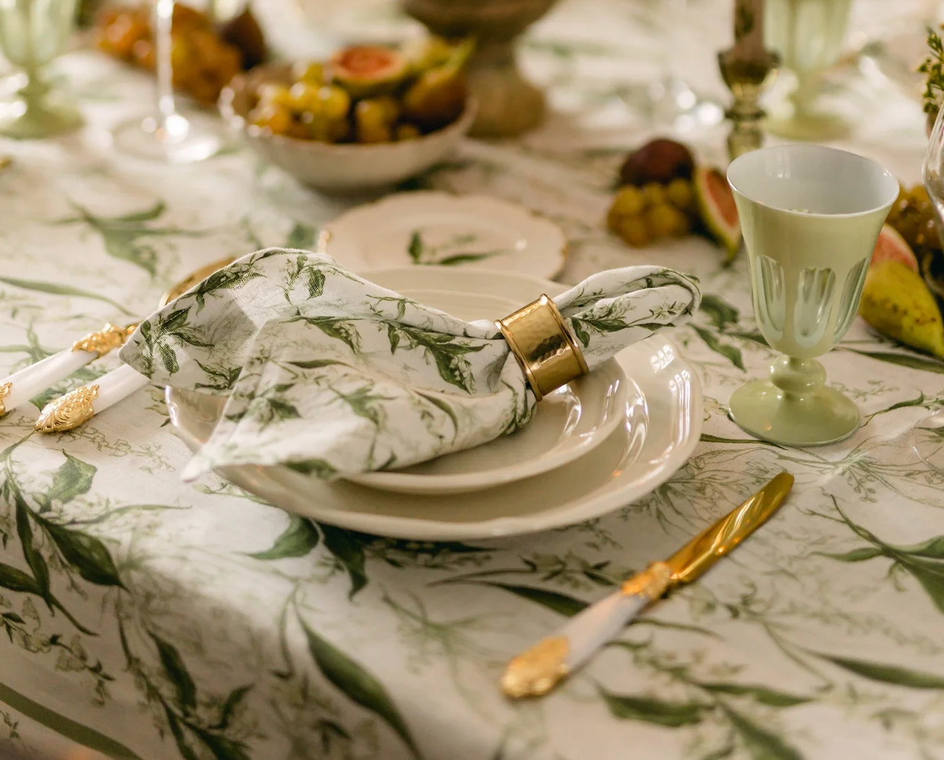 Nadia Colella Living - Wholesale Dinner & Cloth Napkin - Lily of the Valley Serviettes1