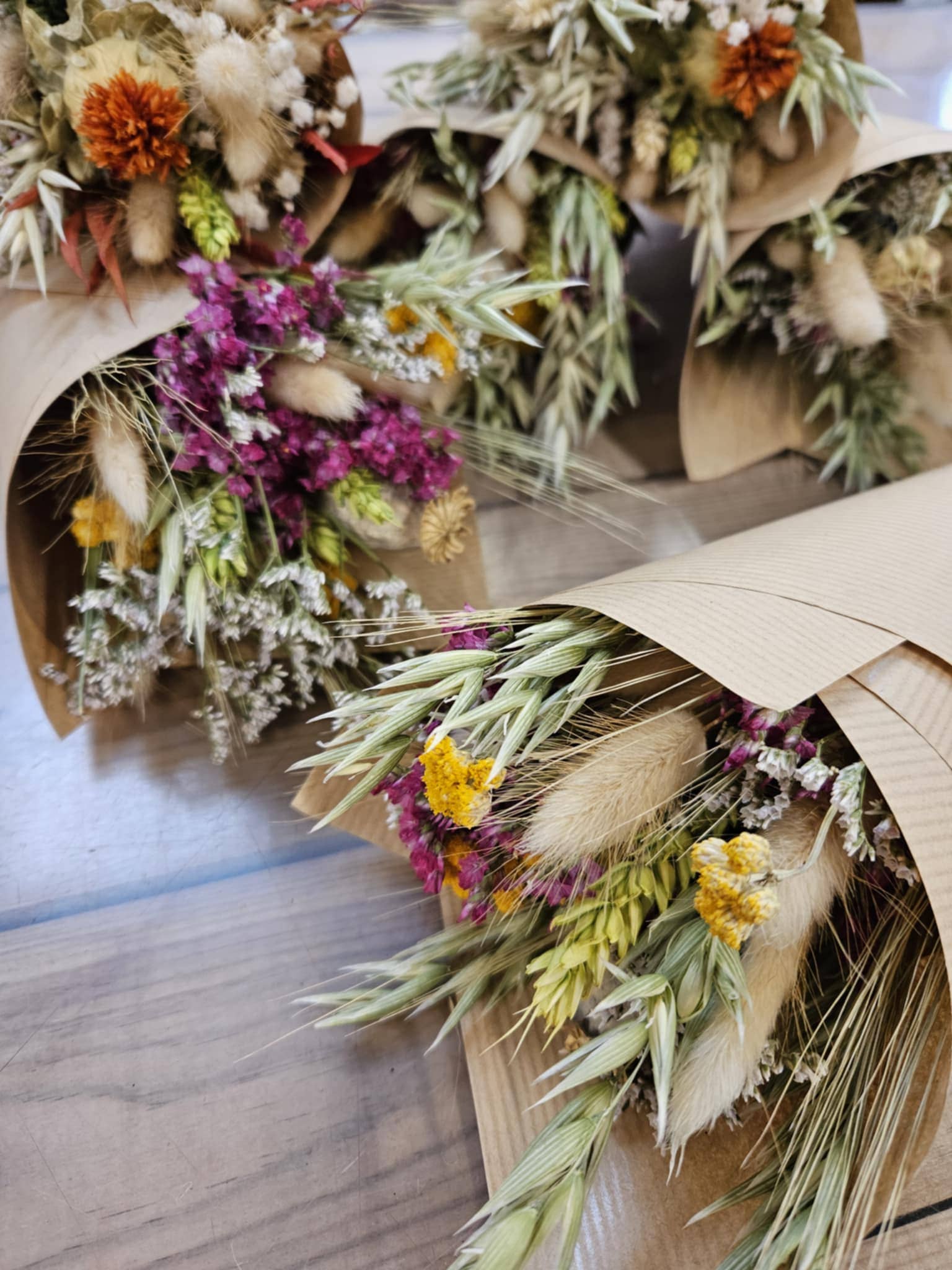 Flower La Vita Limited – wholesale Dried/pressed flowers – Mini Dried Flower Bunches 2