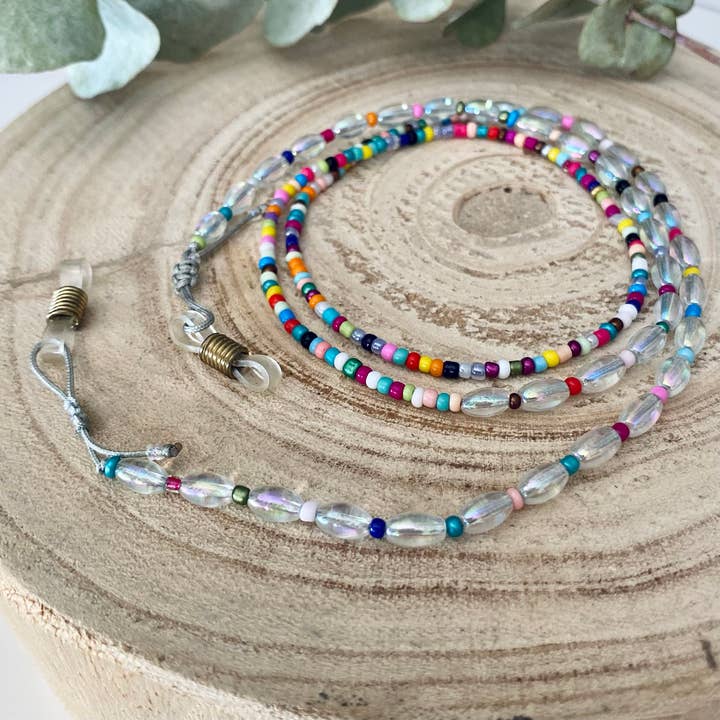 Brillenkordel grau mit mehrfarbigen Reisperlen-Rocailles für den Großhandel von Atypiquement