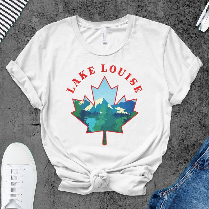 T-Shirt mit Lake-Louise-Grafik, Ahornblatt-T-Shirt aus den kanadischen Rockies, Hemd mit Naturlandschaftshemd für den Großhandel von FreakyTeeFactory