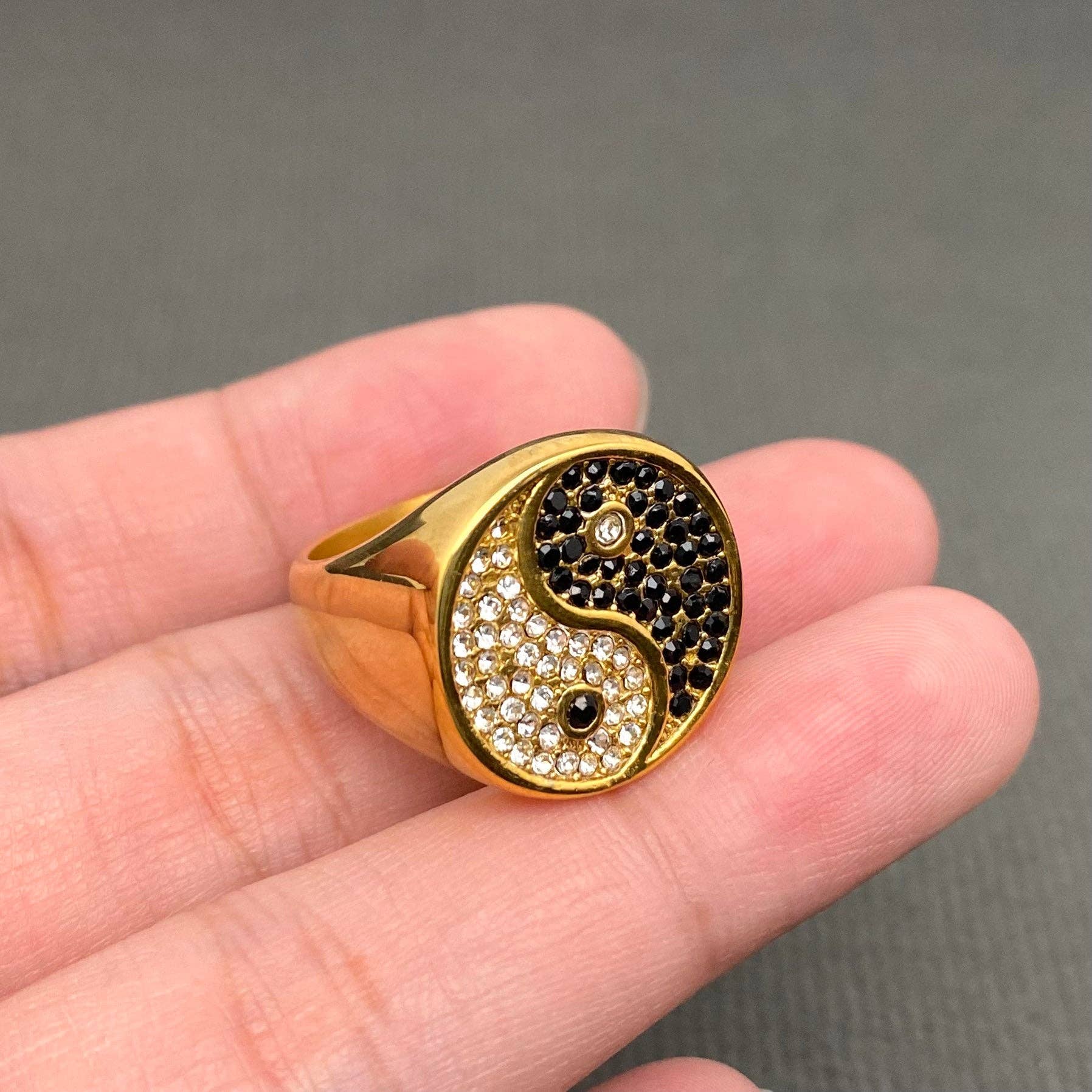 Mio Queena – Anel de sinete por atacado – Anel de Aço Inoxidável Banhado a Ouro com Pedras de Strass Incrustadas Tai Chi Bagua - MJ/MR