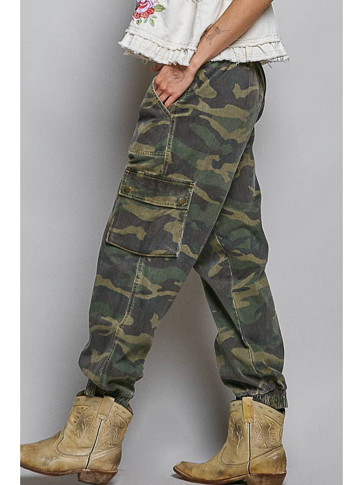 Pol Clothing - Wholesale Pants - Women's - Pocket detailed Camo Jogger Pant1