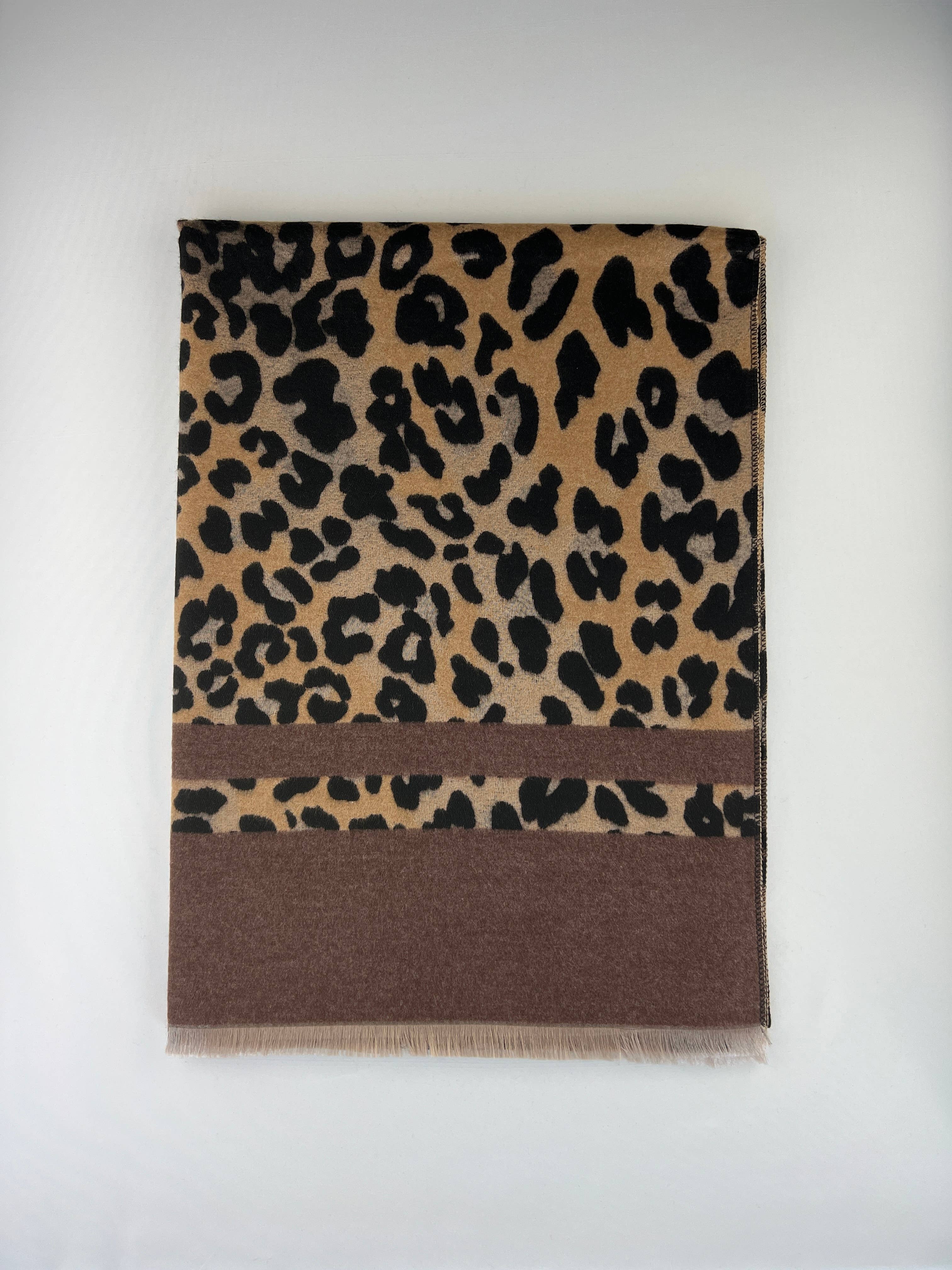 L'Emotion – wholesale Scarf – Women's – Leopard Pattern Scarf & Solid Stripes with Fringes 30% Cashmere1