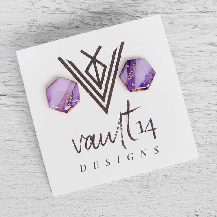 Zeshoekige oorknopjes van imitatieamethist voor wholesale door Vault 14 Designs, LLC