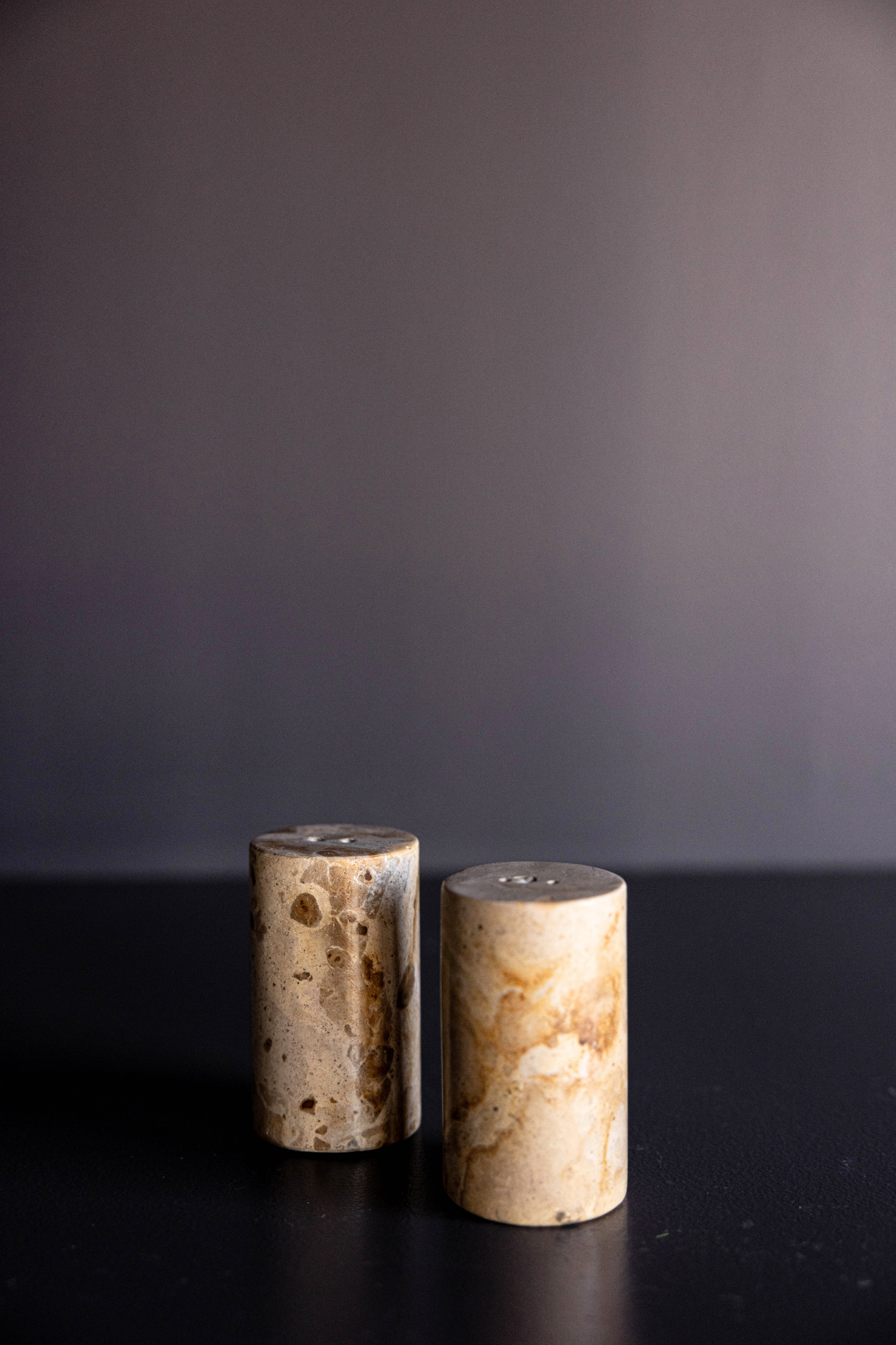 Luxe B Co – Engroshandel Salt- og peberbøssesæt – Chokolademarmor salt- og pebershakere4