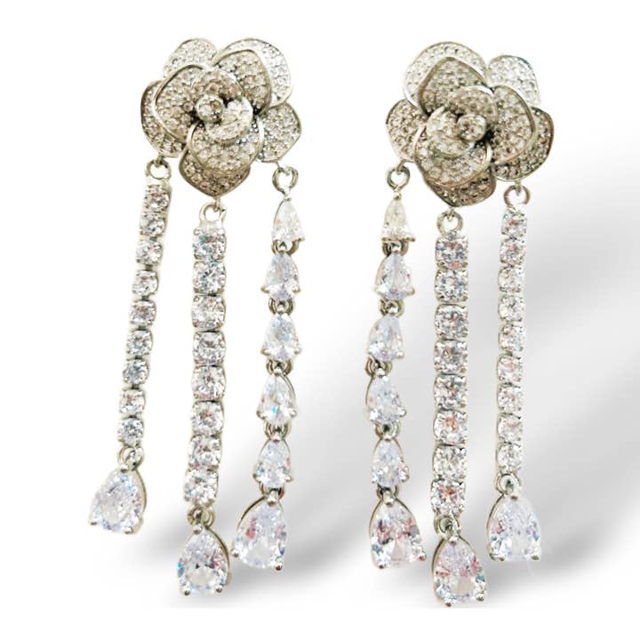 ORECCHINI CAMELIA DIAMOND PENDENTI per la vendita all'ingrosso da parte di ÉCLAIRE
