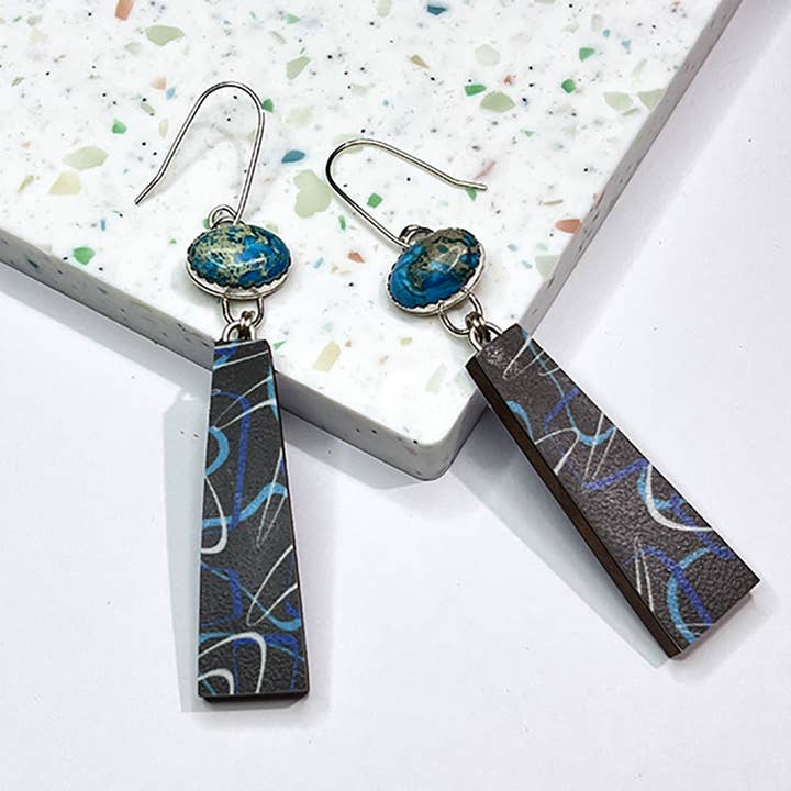 Boucles d'oreilles bannières pour la vente par Audacious Studio