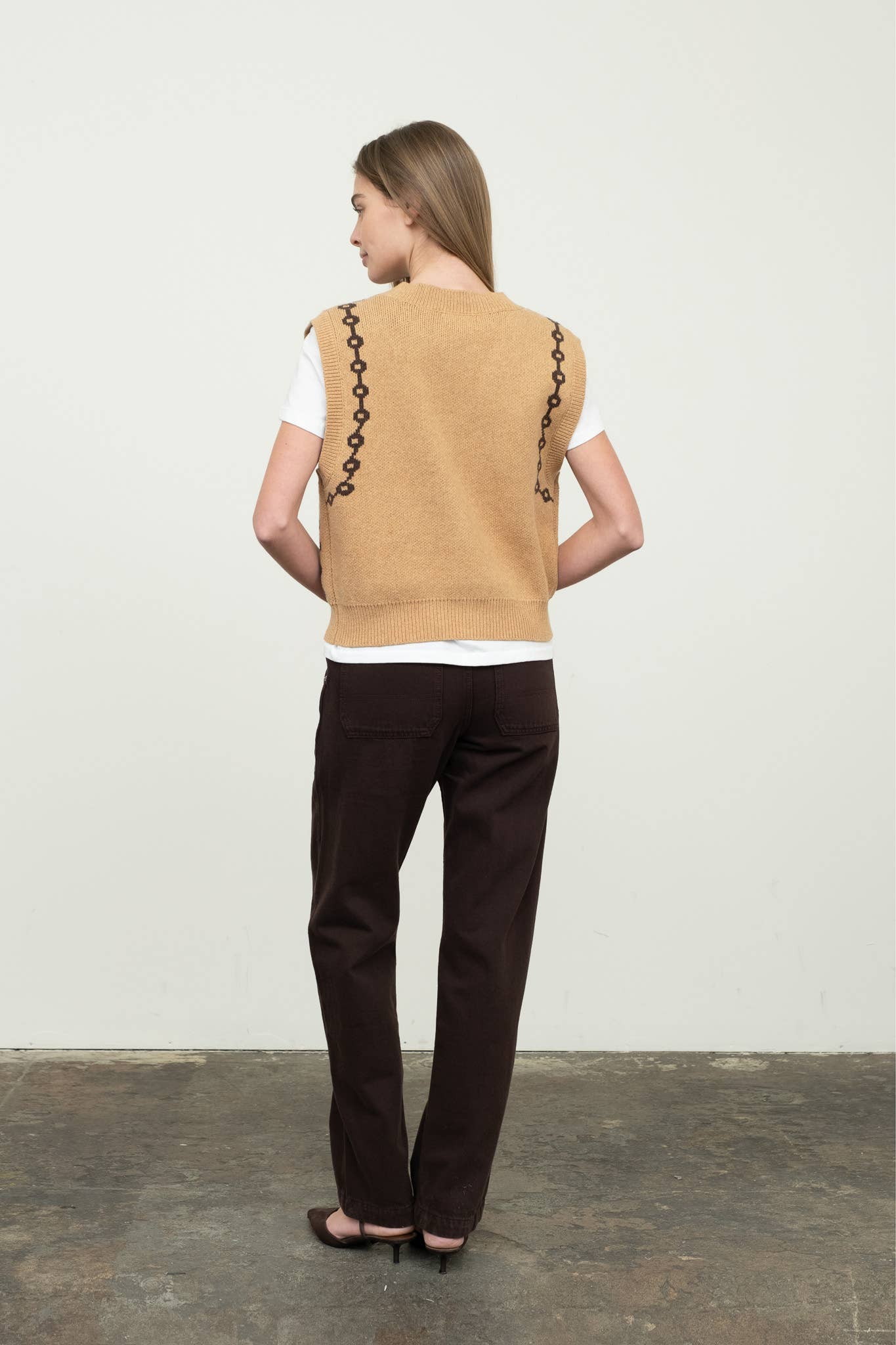 CAMEL JACQUARD HORSE V-NECK  SLEEVELESS KNIT VEST for wholesale on Faire1