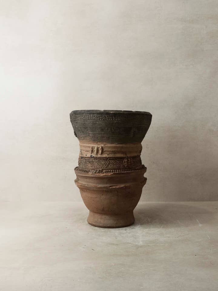 Pot à eau Vintage Nupe - 4.2 pour la vente par Botanical Boys