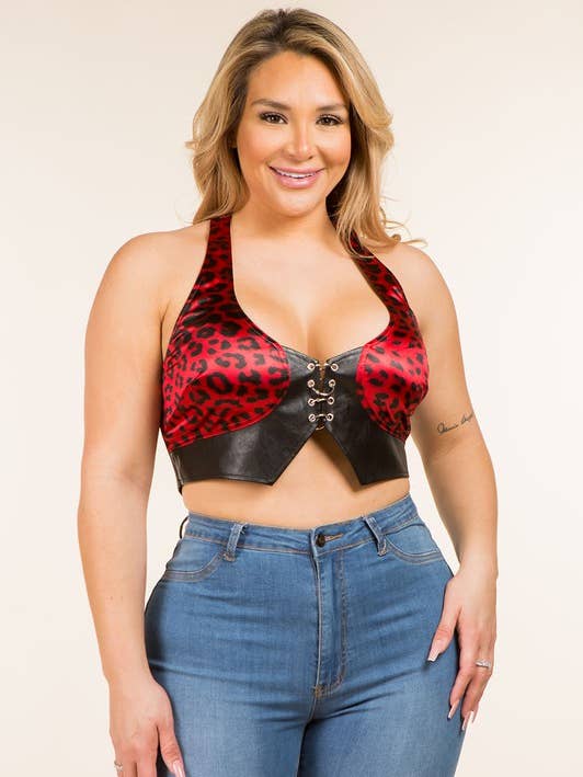 Plus satin leopard med faux PU O-ring detaljeret crop top for engroshandel hos Siempre Life