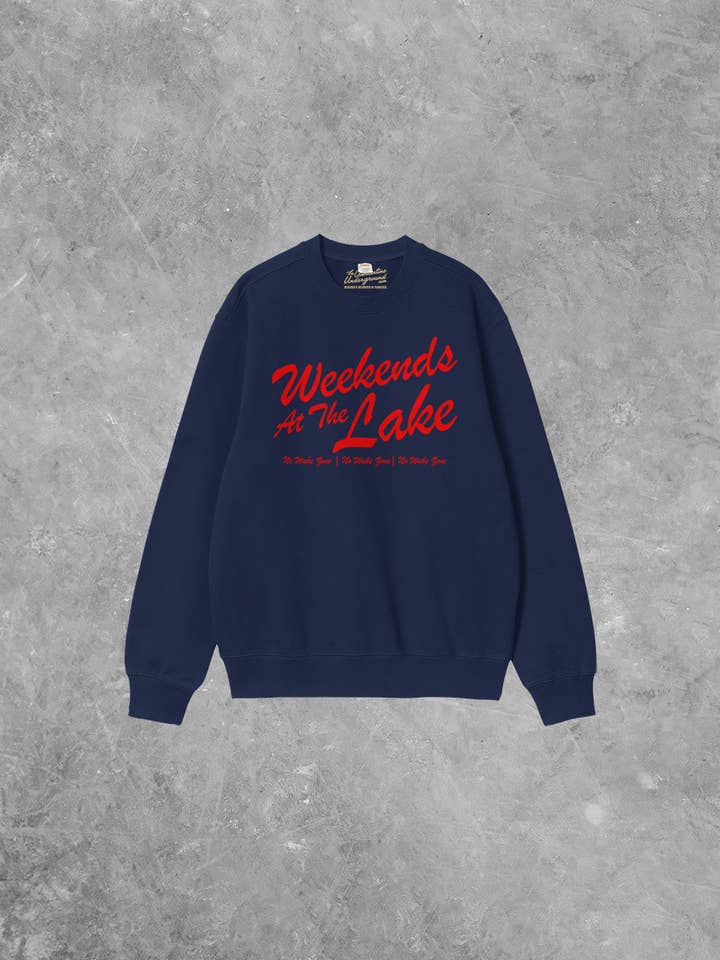 The Clandestine Underground – wholesale Sweatshirt med tryck - Unisex – Helger vid sjön, Boxy bomullströja från 90-talet4