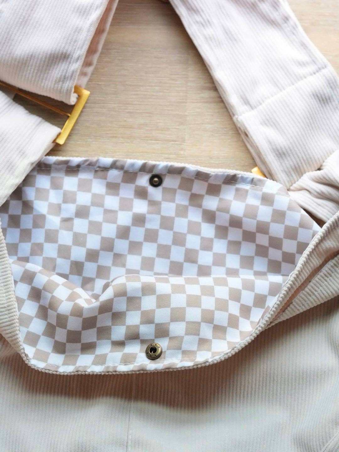 Bianco e Abbronzatura Marsupio portapet 'Tucker' di Moxxie in vendita all'ingrosso su Faire7