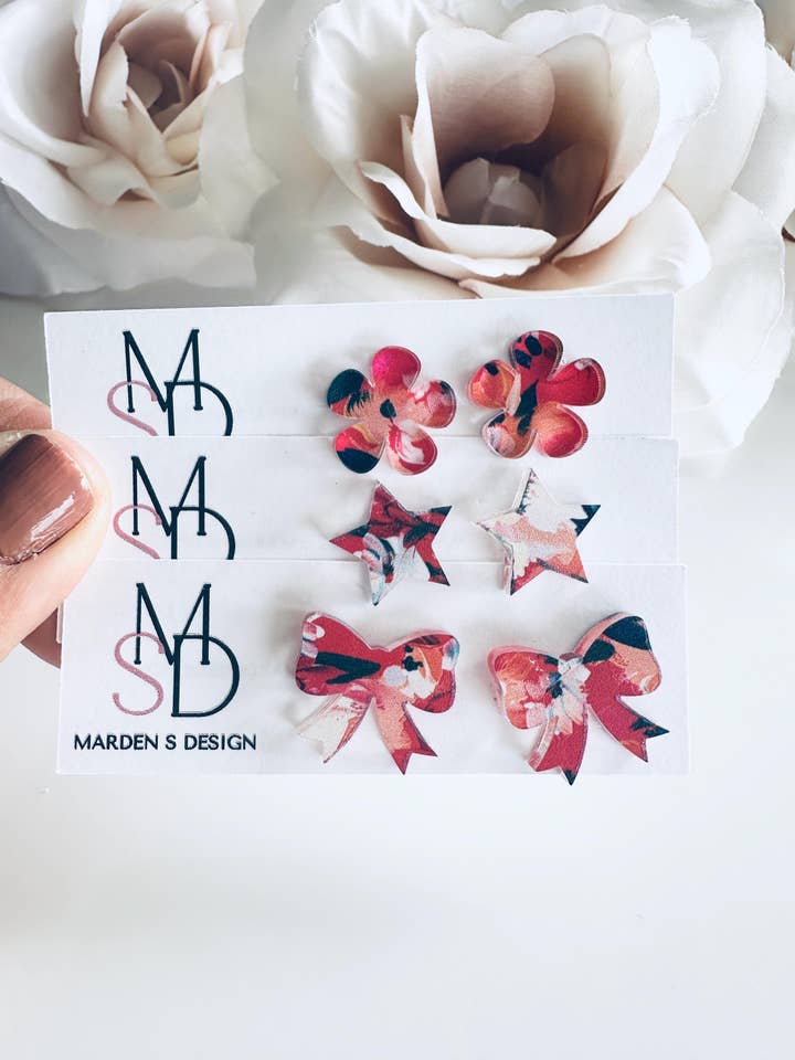 Boucles d'oreilles en acrylique floral : Bijoux patriotiques pour la vente par Marden S Design