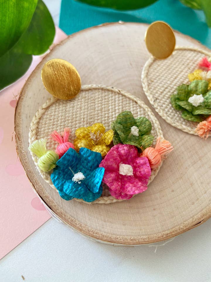 Boucles d'oreilles florales pour la vente par Hola! I'm Back