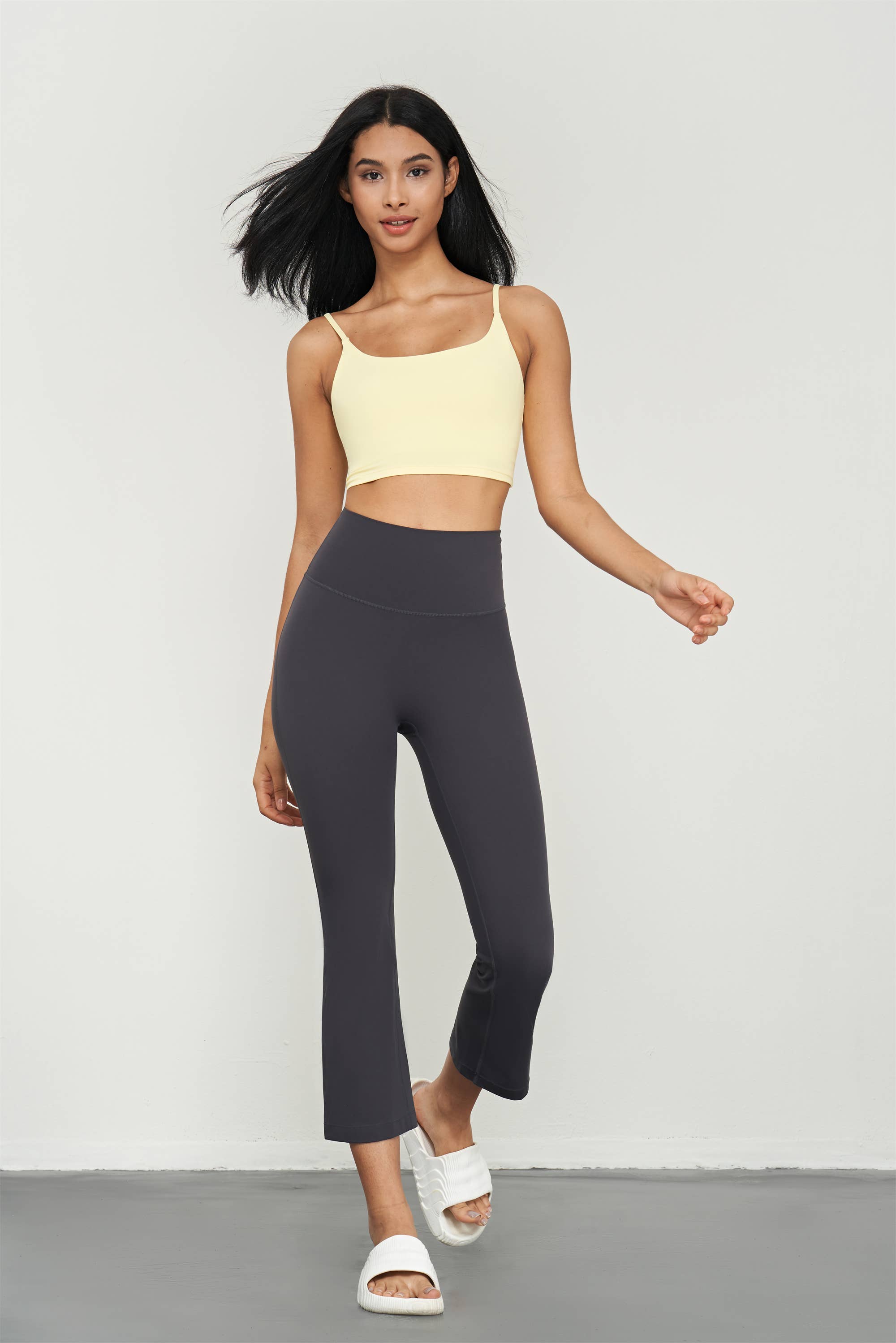 91thelabel - Vente Pantalon de sport – femme - Pantalon de yoga Zinnia Lycra® avec évasement à la cheville5