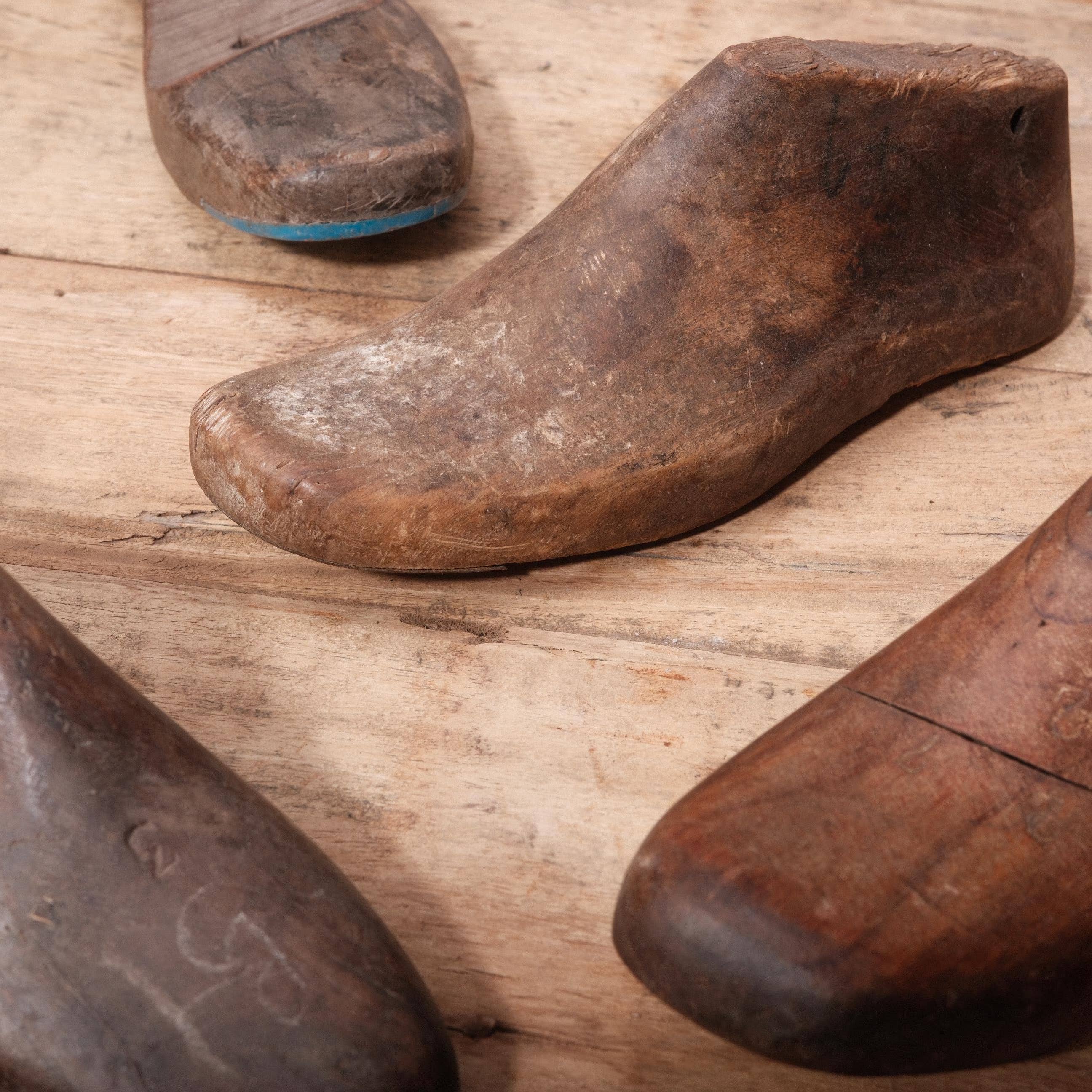 Golden Oldies Antiques - Vente Décorations de table - Moules à chaussures en bois anciens (formes de cordonnier)2