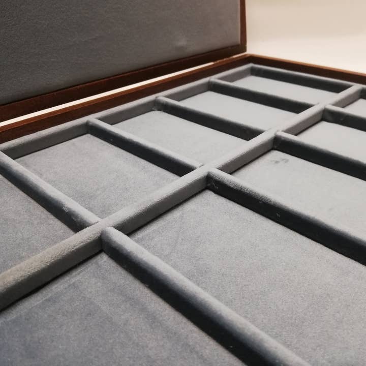 Wooden case for 10 medals wooden display for wholesale by Coins&More