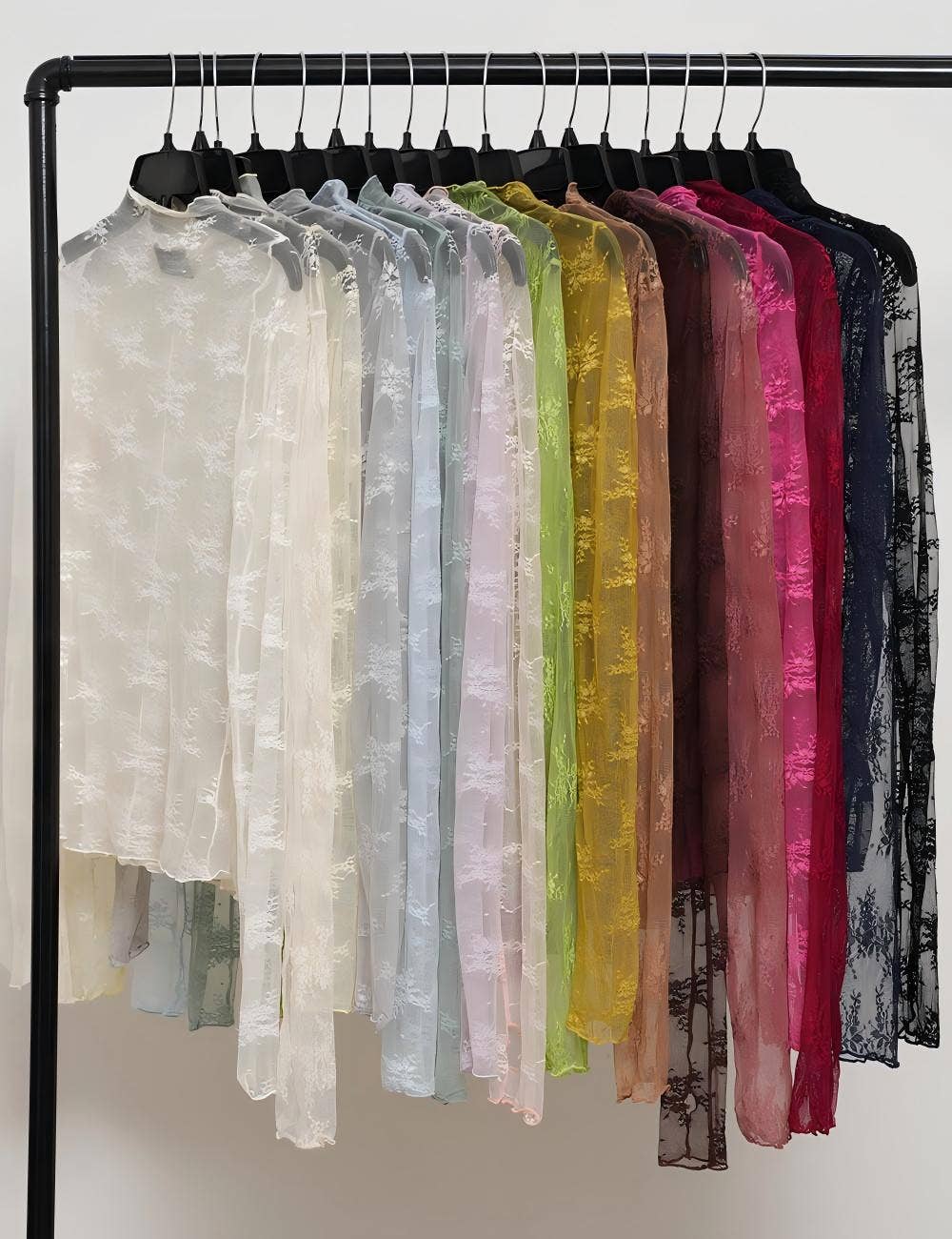 Sweetkama – Engroshandel Bluse - Dame – Sweetkama let transparent top med blomsterblonde og mesh, model SKT15121