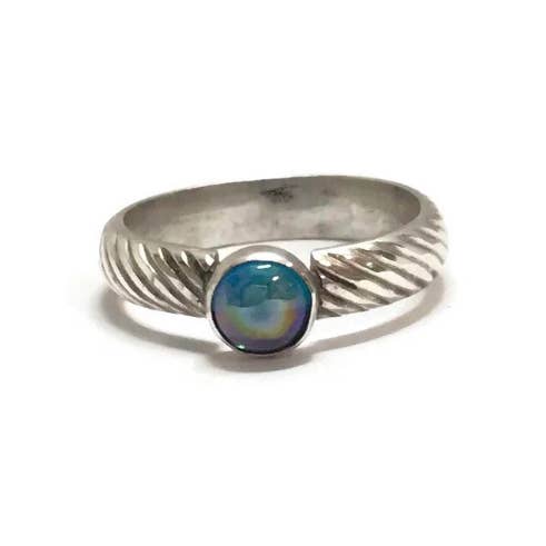 Regenbogenbeschichteter Blautopas-Ring für den Großhandel von Janine’s Jewelry Design