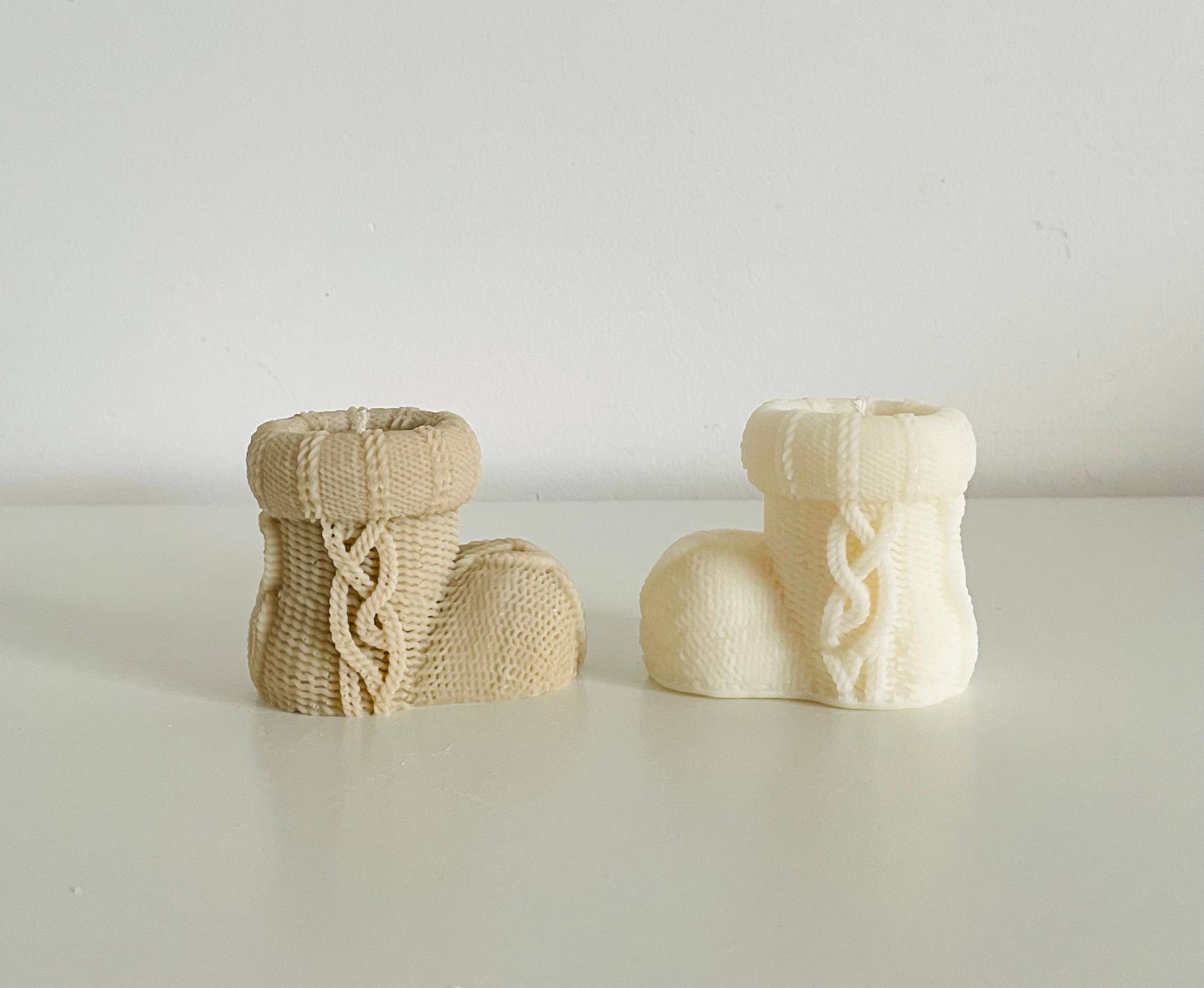 Sweet-Deco Creative - Wholesale Pillar Candle - Hand cast candle wool shoe