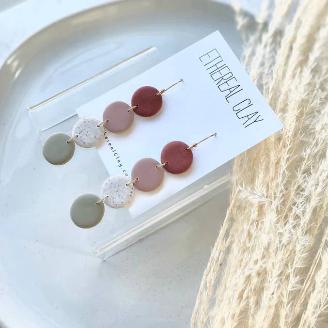 Charlotte l Handgjorda Clay Örhängen, Vinterfärger för wholesale av Ethereal Clay