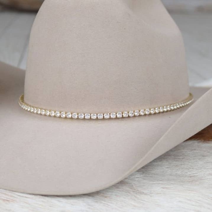 Cadena de Tenis de 14K con Banda de Sombrero de Diamantes de Imitación – The Dolly para venta al por mayor de Willow Lane Hat Co.