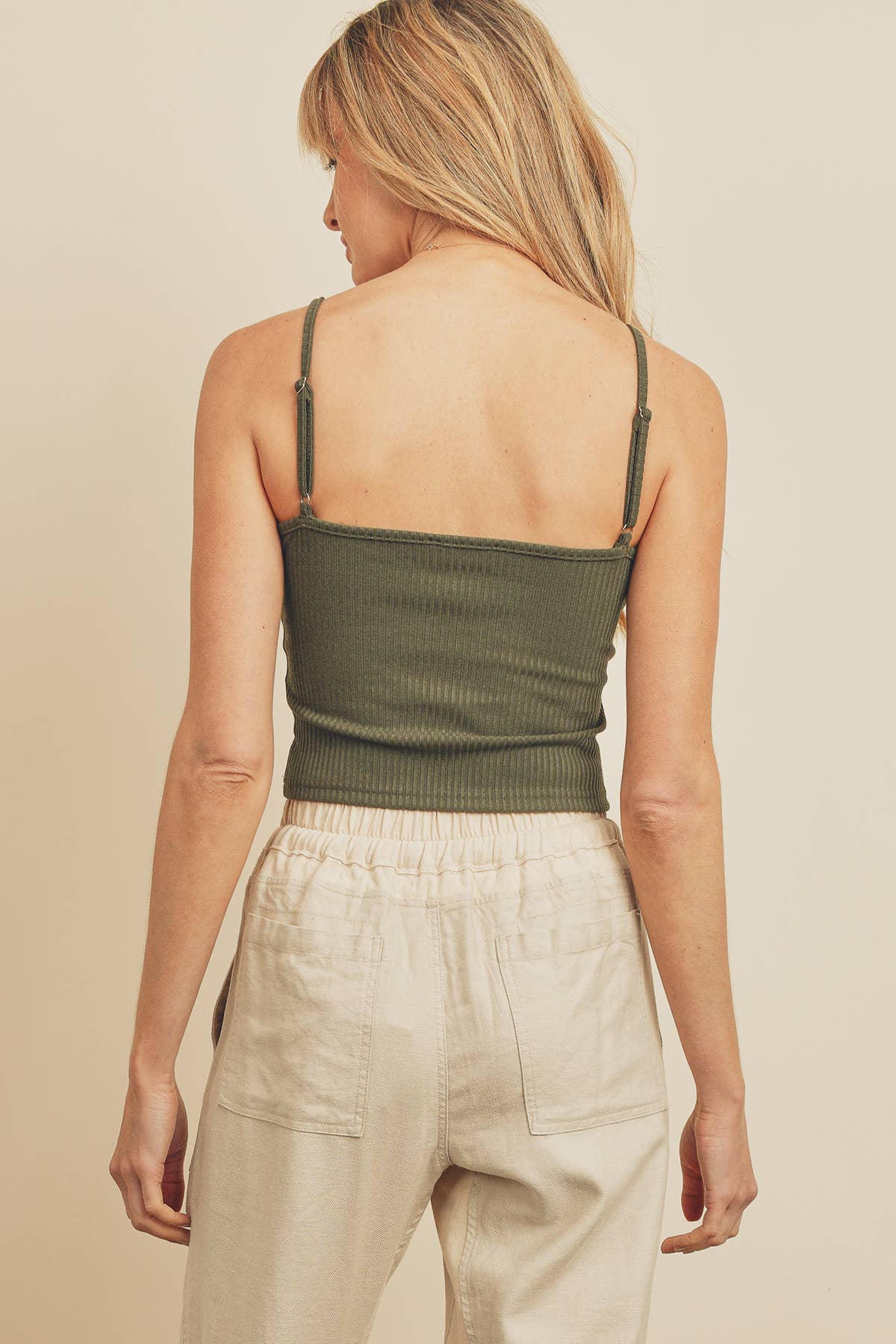 Dress Forum – Top de malha - Mulher por atacado – Top recortado com nervuras frontal com botão FT470810