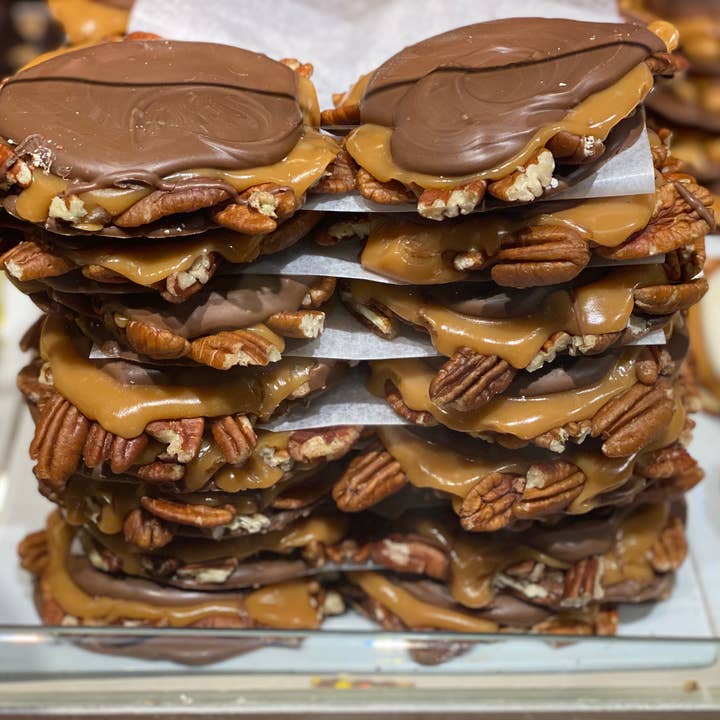 Sprinkles Potomac – wholesale Chocolate-covered sweets – Chocolate Carmel Nut Cluster Turtle (large)