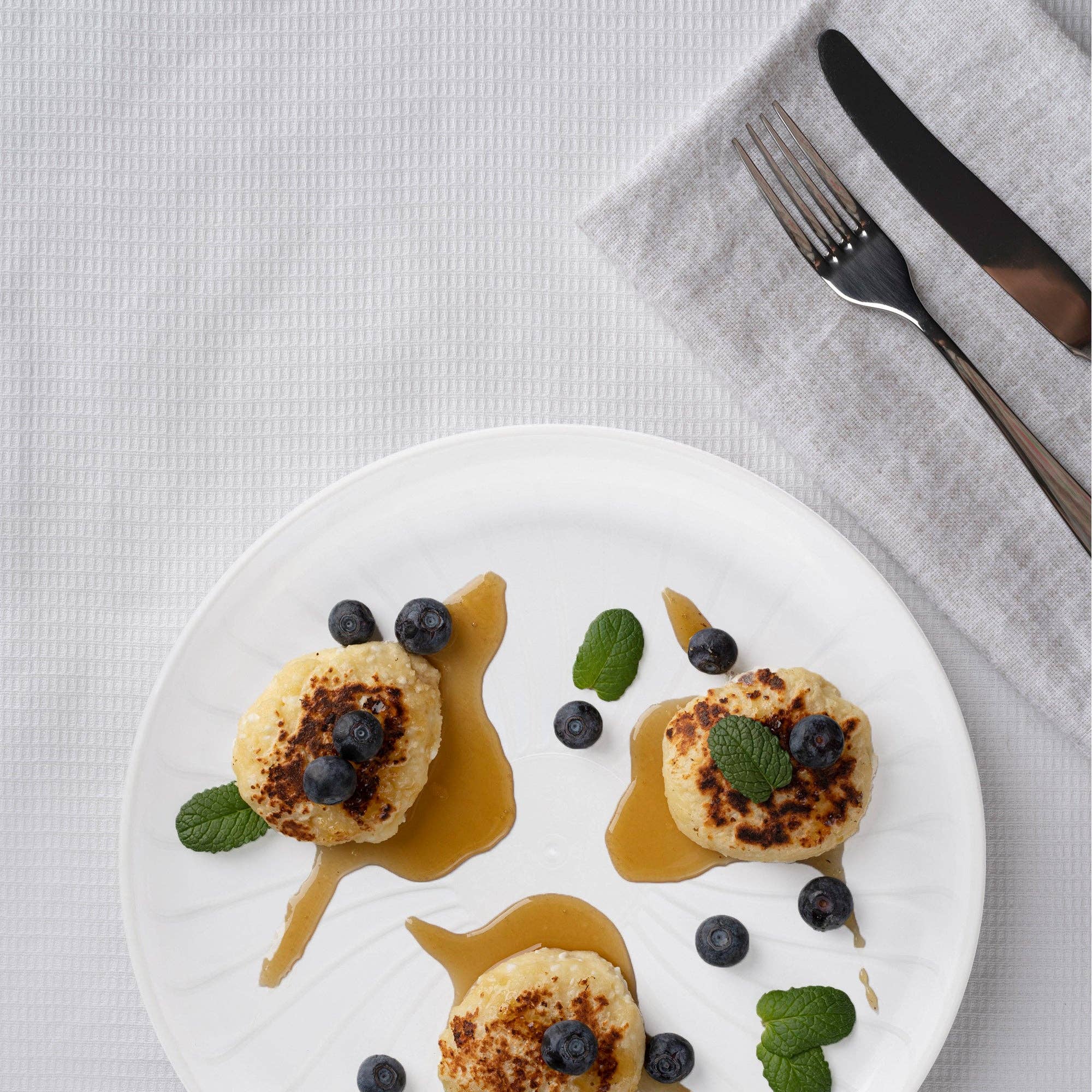 Smarty had a Party - Wholesale Serving Tray - 14" Clear Pavilion Round Disposable Plastic Trays - 24 pcs8