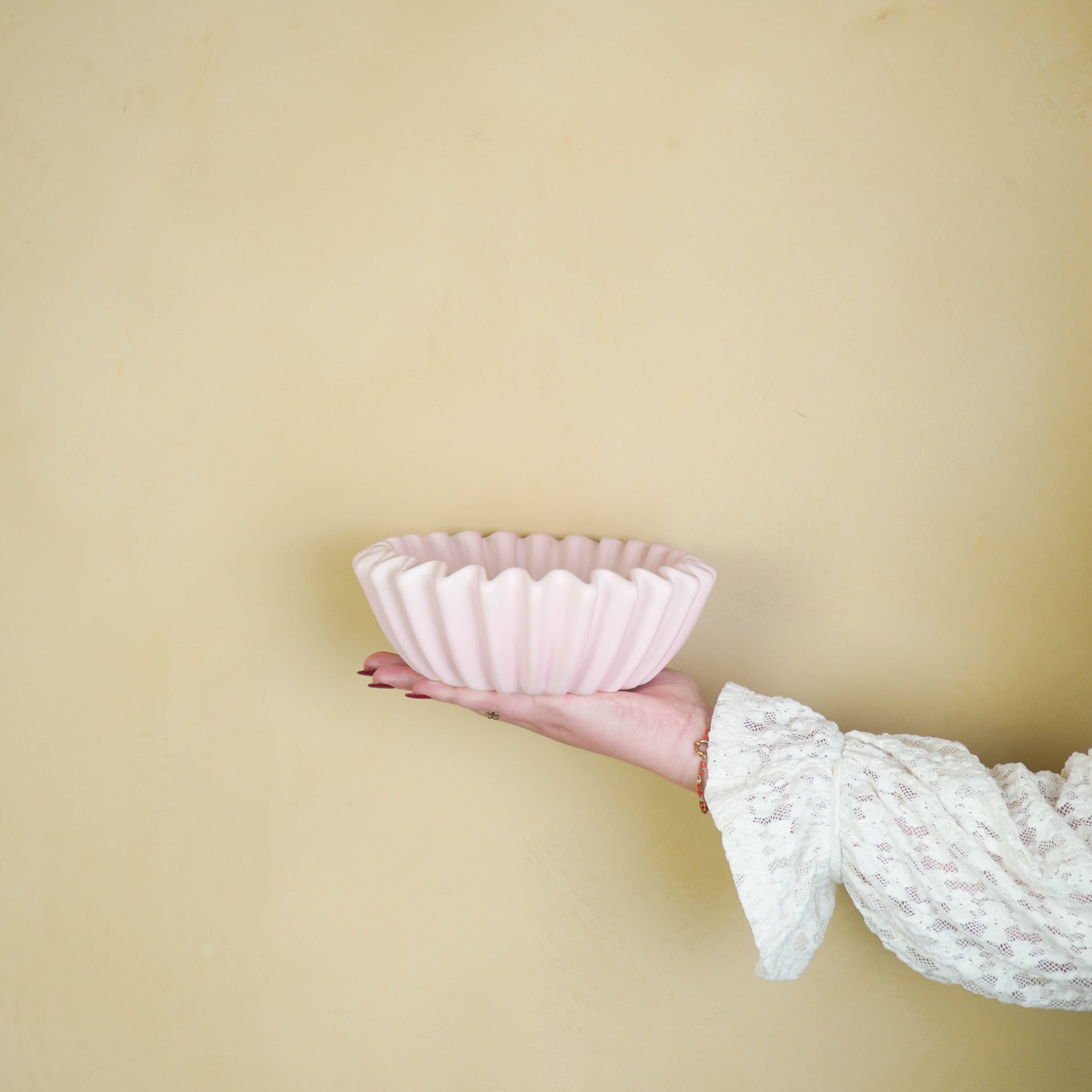 Housevitamin bv - Wholesale Decorative Plate/Dish/Bowl - Bowl- Pleated Bowl - Ceramics- Light Pink- 20x20x7 cm7