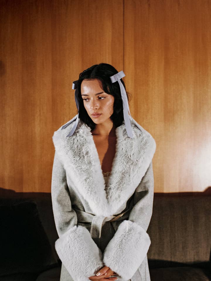 De Mila-boog in distel voor wholesale door Arc + Bow