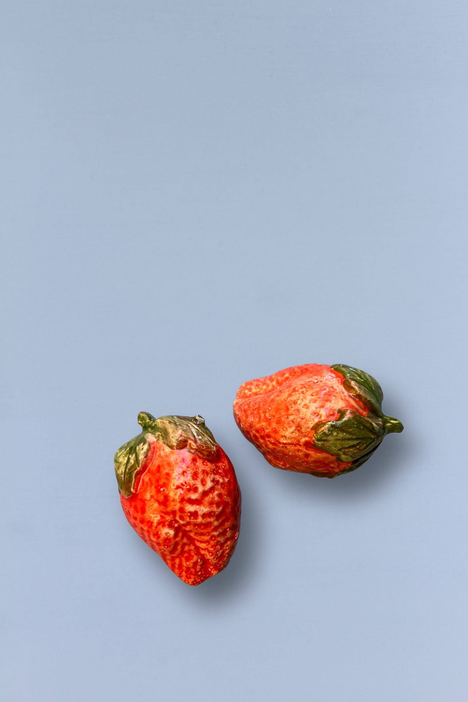 Eturel Madrid - Wholesale Decorative Tabletop Object - Glazed ceramic replica strawberries 2 pcs.2