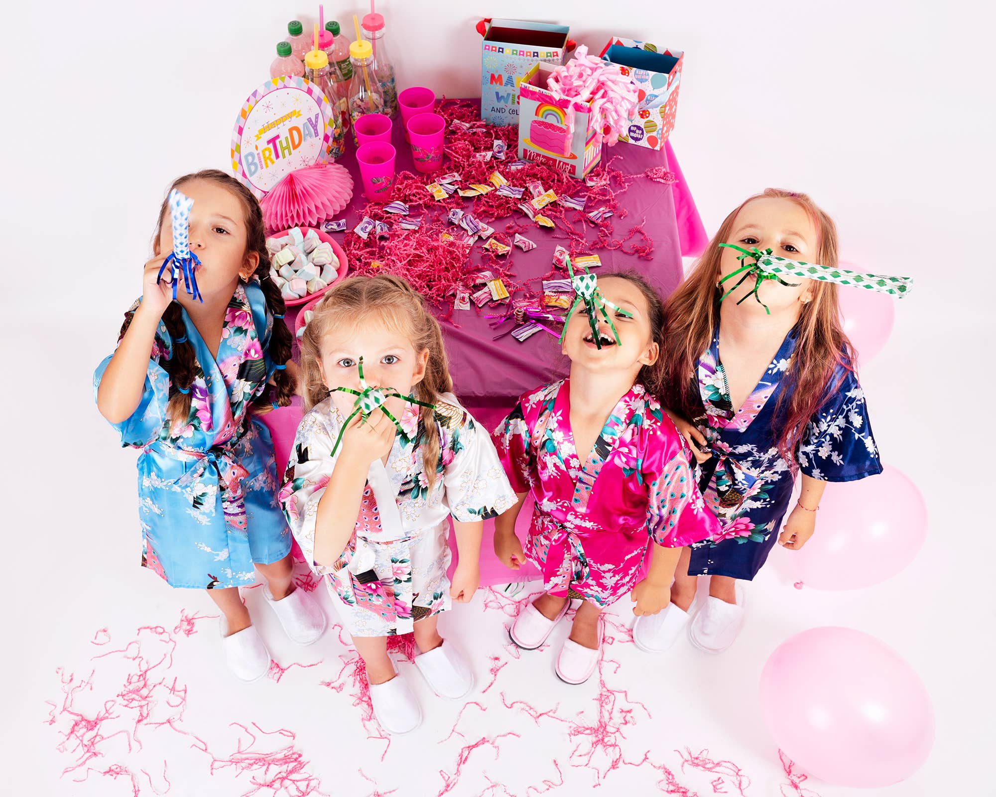 Sisters G Kids – Roupão de banho - Crianças por atacado – Kimonos infantis de cetim com estampa floral e pavão10