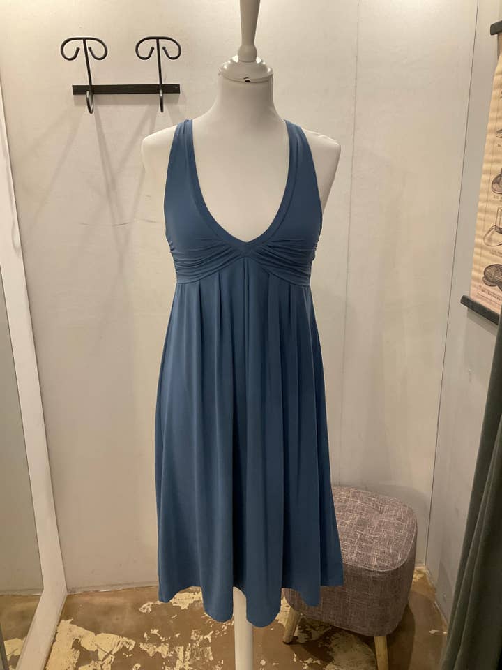 ROBE CROISÉE pour la vente par Gilu'