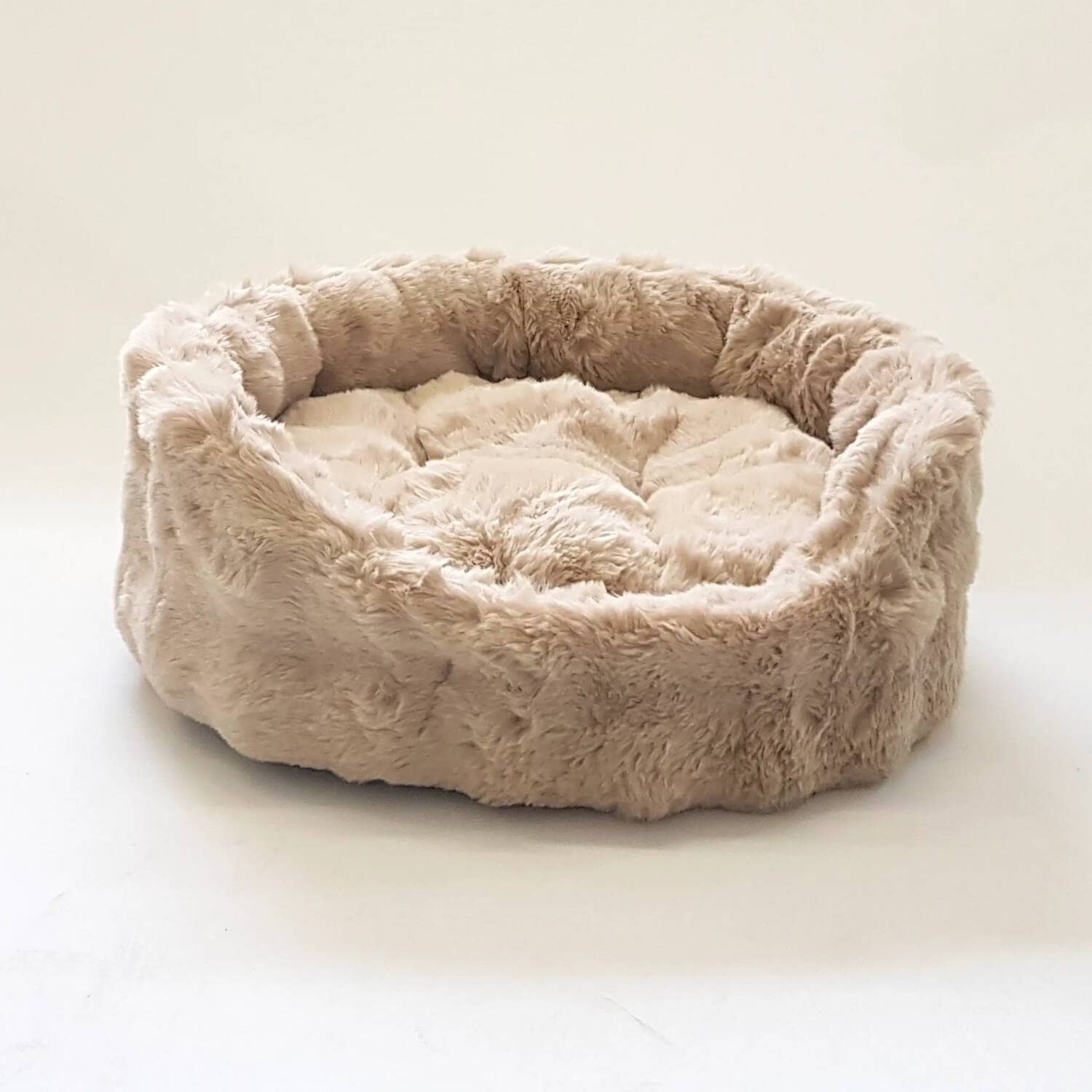 DOGS in the CITY® - Wholesale Pet Bed - Dog - Dog basket Nomi faux fur gravel1
