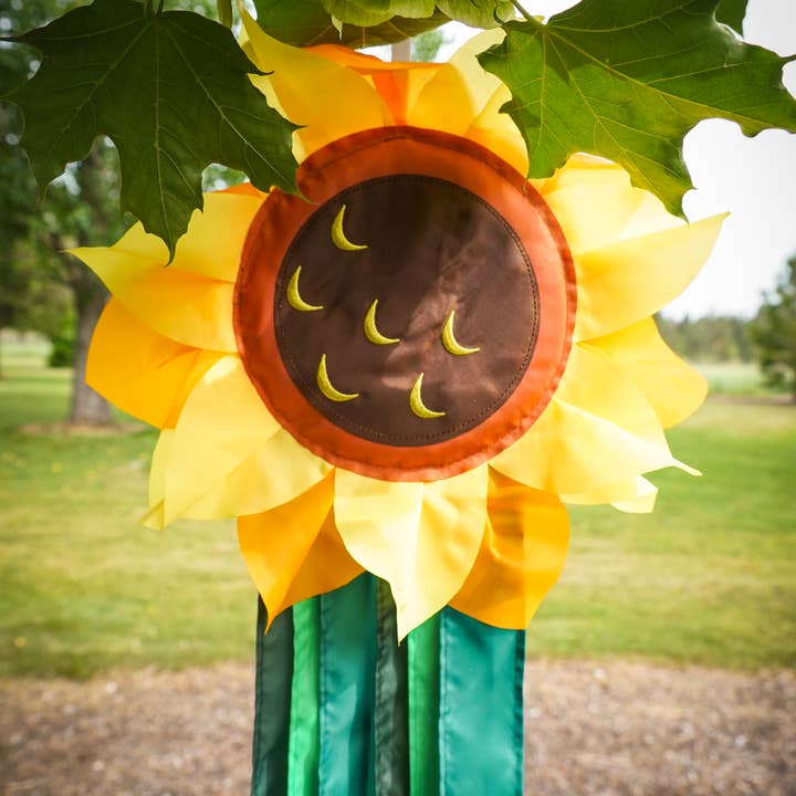 In the Breeze, LLC. - Wholesale Outdoor Ornament/Decor - Sunny Flower Floral Windtail2