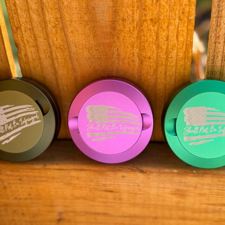 Boîte de Pochettes de Nicotine Zyn | Boîte de Snus | Drapeau Américain Gravé | Boîte de Pochettes de Nicotine en Aluminium | Boîte Zyn pour la vente par Redneckbougie Co