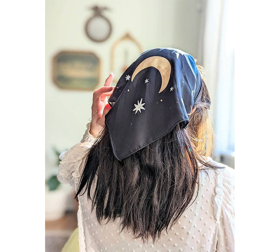 Goddess Provisions – Engroshandel Tørklæde - Dame – Floral Moon Moth Tørklæde Vegansk silkealter Clot Tarot Mat1