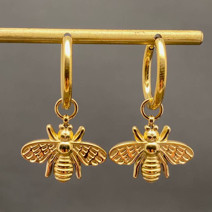 Mio Queena - Wholesale Huggie Earrings - Bee Pendant 18K Gold Plated S.Steel Huggie Earrings - FGS0