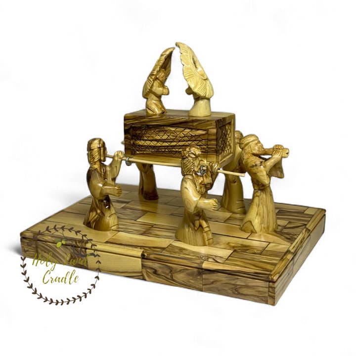 Arche de l'Alliance en bois d'olivier avec prêtres pour la vente par Holy Land Cradle