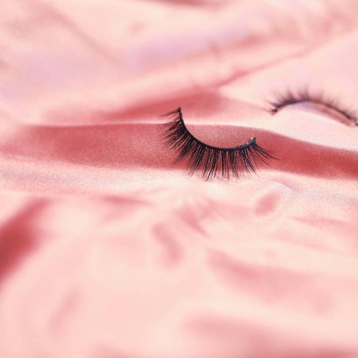 Lovely Lashes - Vente Faux cils - Kit Deluxe Lovely Lashes avec Eyeliner Noir16