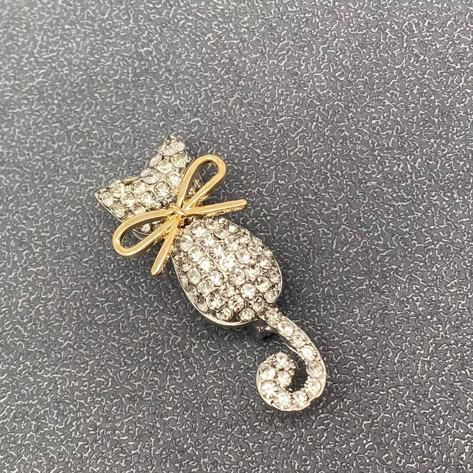 Mio Queena - Vendita all'ingrosso Spille - Spilla a forma di gatto con strass1