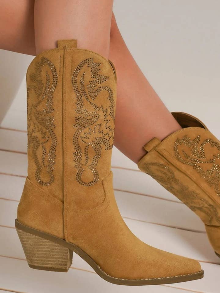 Bottes à bout pointu avec détails en strass Beast Fashion pour la vente par ClassiQ