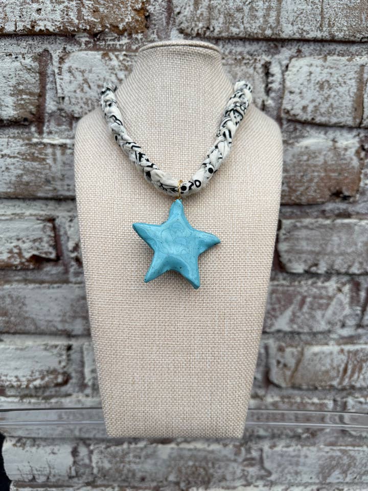 Bandana Crema Spessa con Collana a Stella Turchese per la vendita all'ingrosso da parte di Chic’d Out